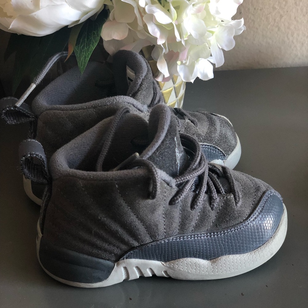 Air Jordan 12 toddler 8c